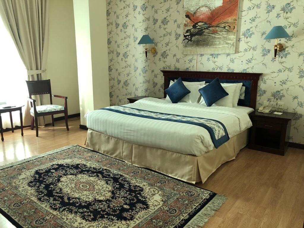 Hotel Pars International