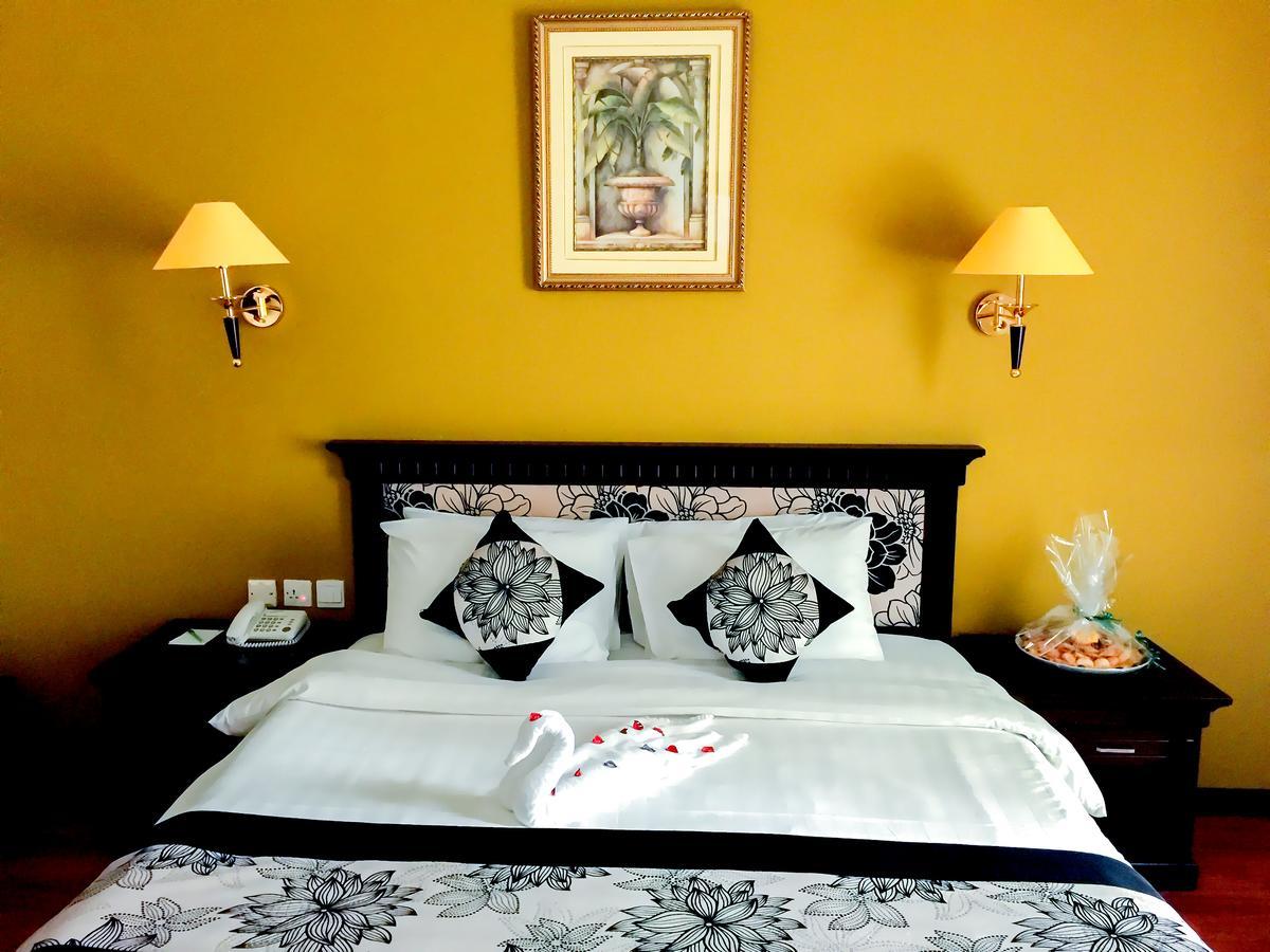 Pars International Hotel 4*
