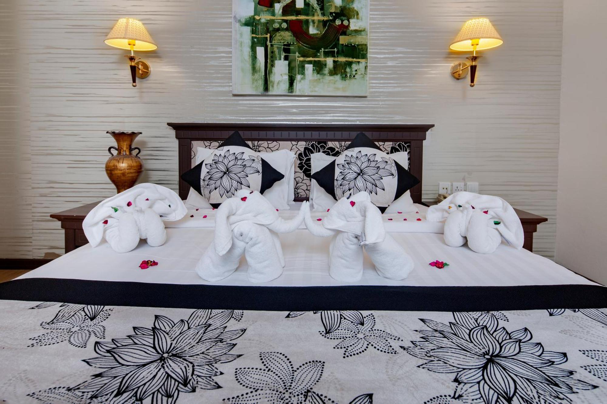 Hotel Pars International 4*